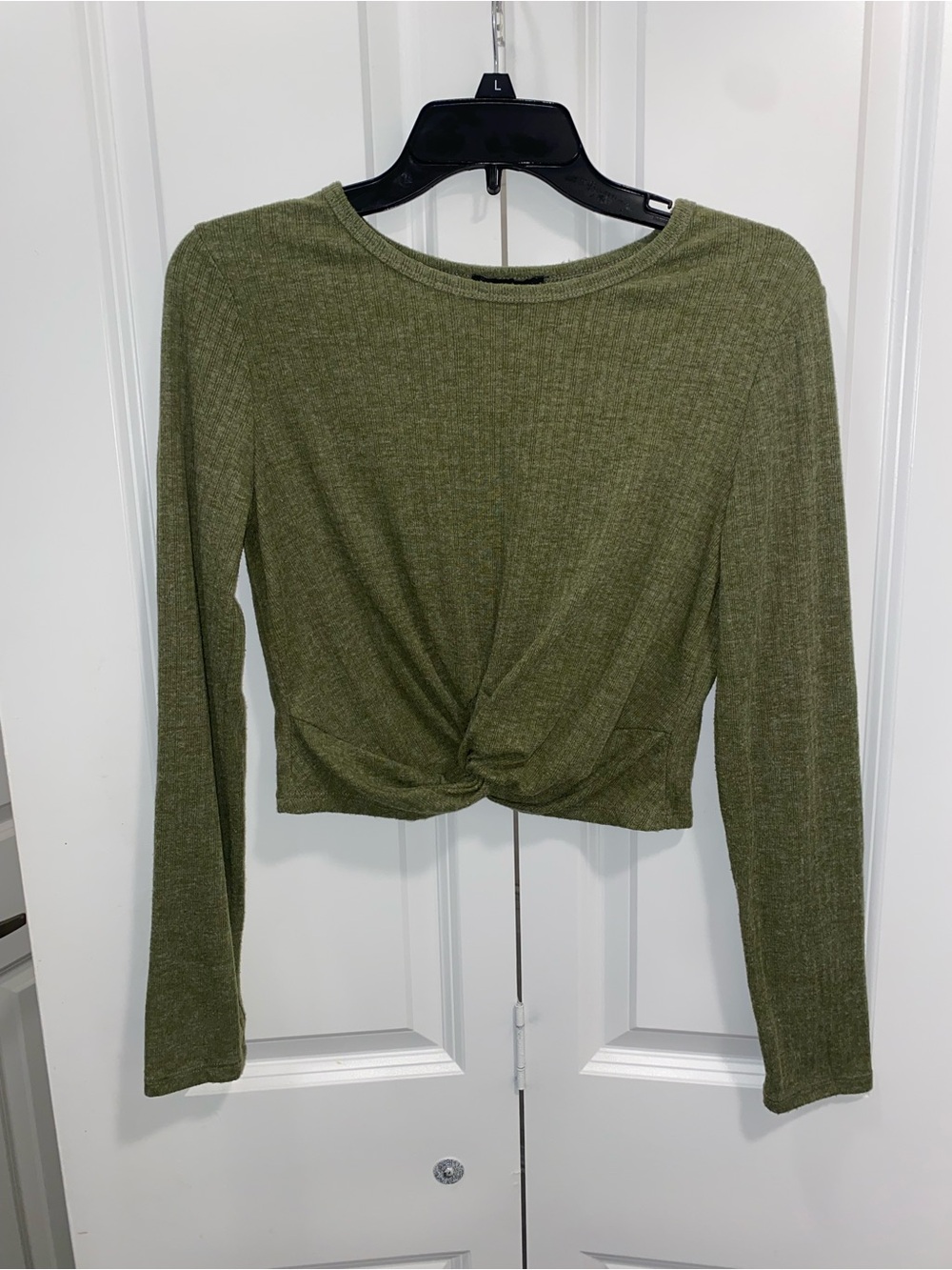 Forever 21 Olive Green Twist-Front Cropped Long Sleeve Top